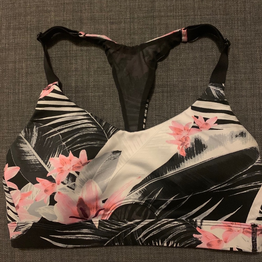Victoria Secret sports bra size S